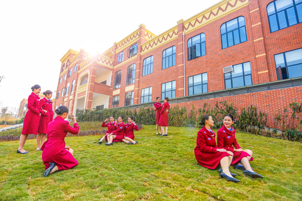 南充职高学生想报考四川旅游航空专修学院，学校招生职高学生吗?航空学校招生要求是什么?