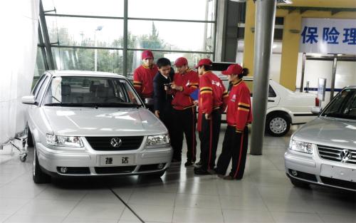 成都汽车专修学院专家解析:初中毕业学汽车维修有前途吗