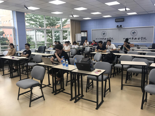 四川城市职业学院举行第四届“互联网＋”创新创业比赛赛后培训