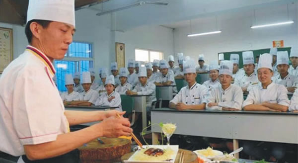 成都希望职业学校2019烹饪专业招生(高升专)