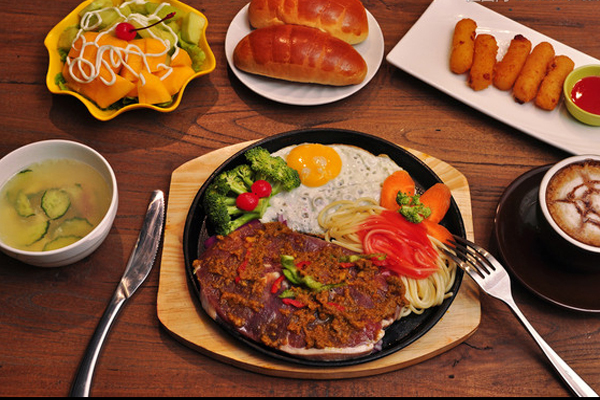 烹饪专业学生的毕业工资能拿到八千