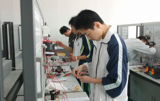 四川省弘博中等专业学校电子电器应用与维修专业